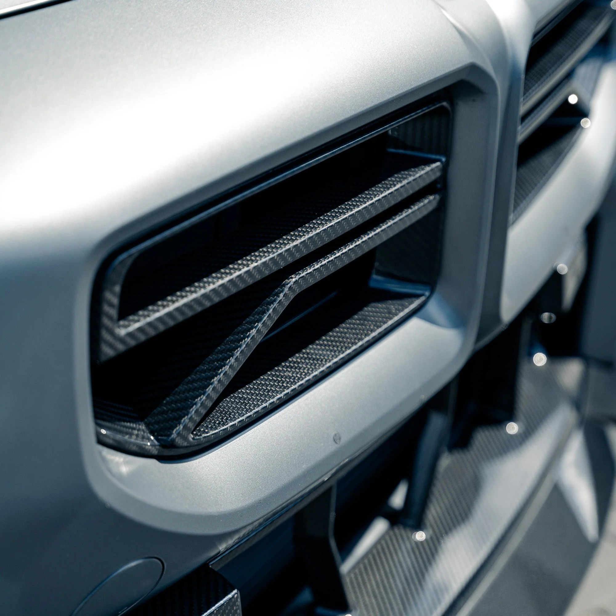 Frontgrill SOOQOO V-Style Carbon | passend für BMW M2 (G87) S58 | Aulitzky Tuning