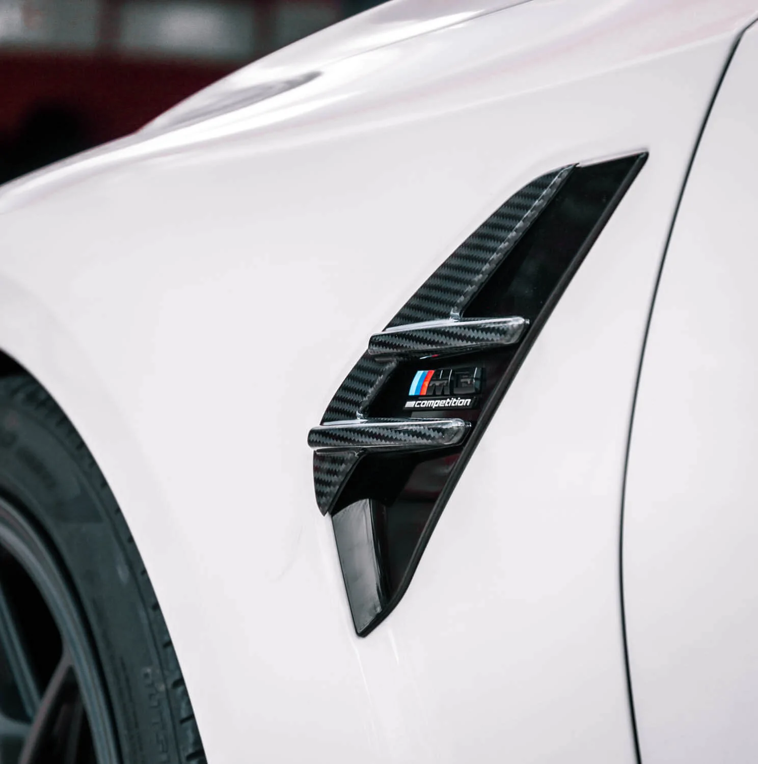 Aulitzky Tuning | Carbon Kotflügel Seiteneinlässe Emblem Aufkleber | BMW M3/M4 (G80/81/G82/G83)